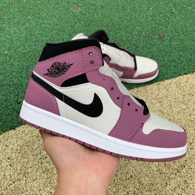 Air Jordan 1 Mid 