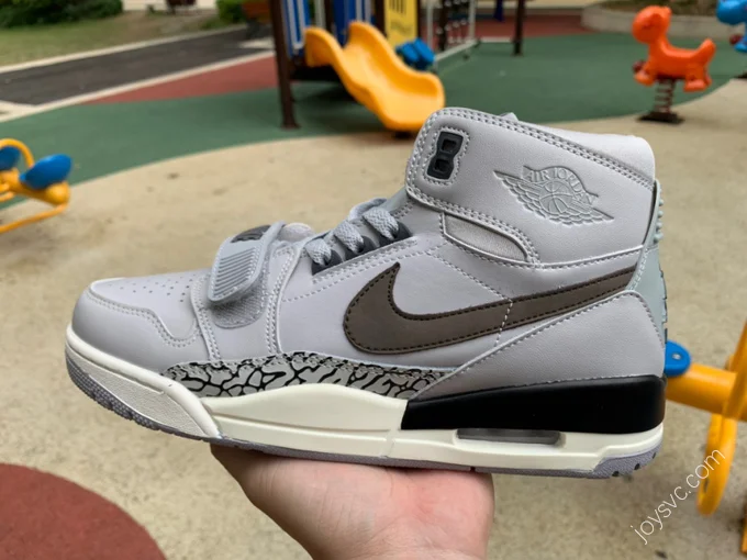 Air Jordan 312 Wolf Grey Basketball Shoe AT4040-002