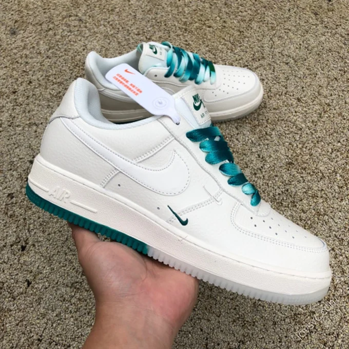 Nike Air Force 1 '07 LV8 2 Beige/Green Gradient BO6638-160