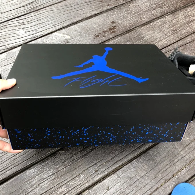 Air Jordan 4 Retro 