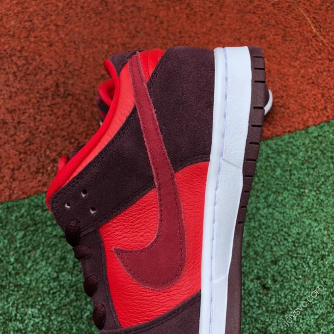 Nike SB Dunk Low 