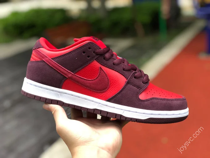 Nike SB Dunk Low 