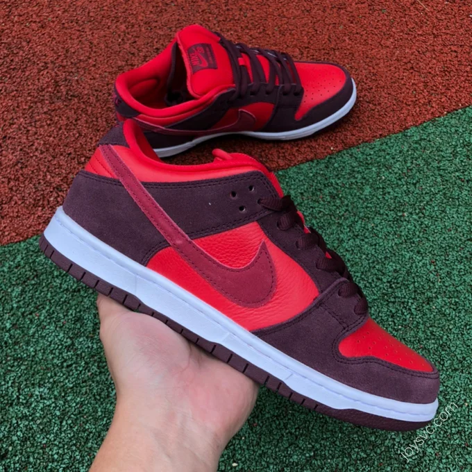 Nike SB Dunk Low 