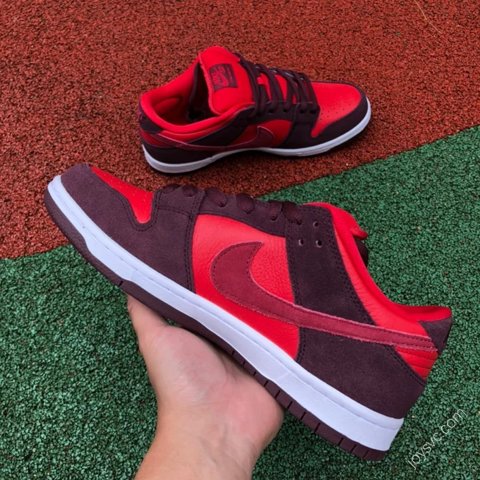 Nike SB Dunk Low 