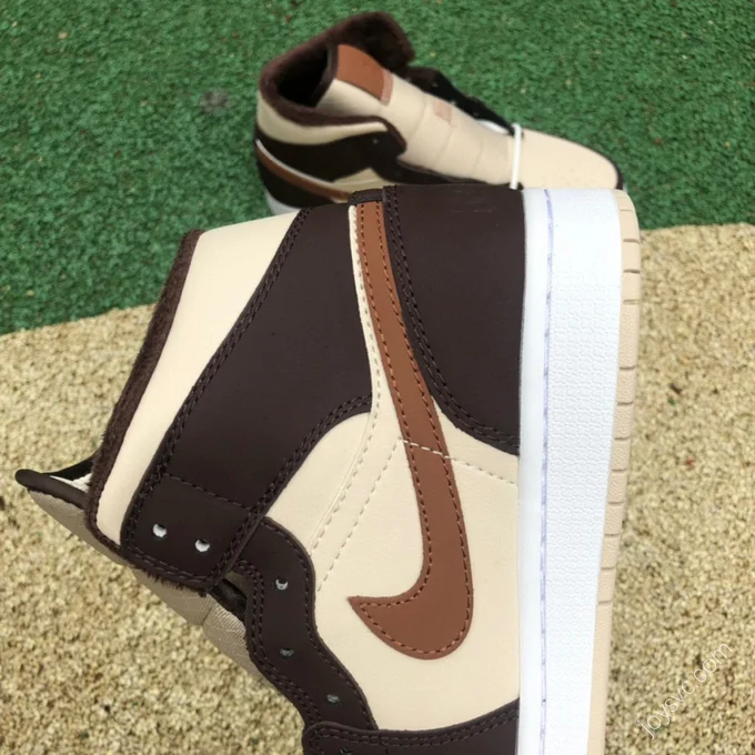 Air Jordan 1 Mid Brown Sneakers DO6699-200