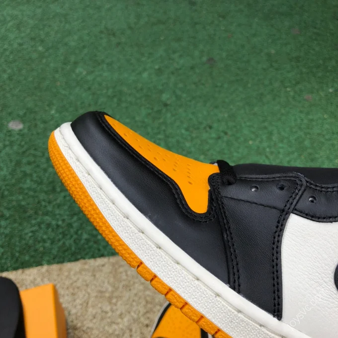 Air Jordan 1 High OG Yellow Toe 555088-711