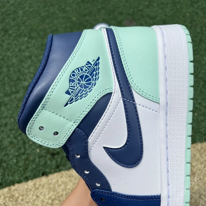 Air Jordan 1 Mid Blue Mint Sneakers 554724-413