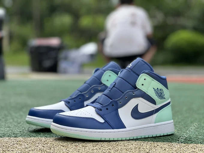 Air Jordan 1 Mid Blue Mint Sneakers 554724-413