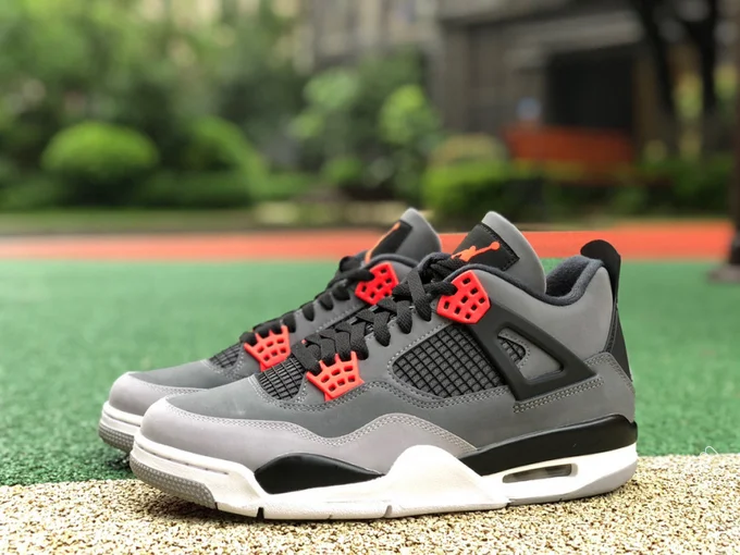 Air Jordan 4 Retro 