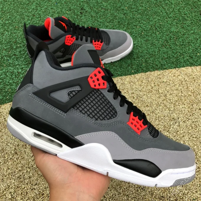 Air Jordan 4 Retro 