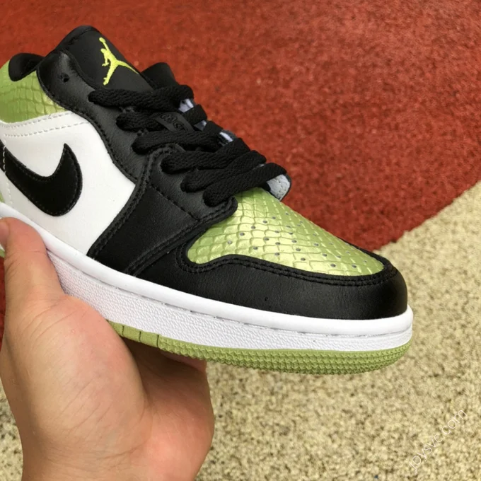 Air Jordan 1 Low Vivid Green Snakeskin Low-Top Sneaker DX4446-301