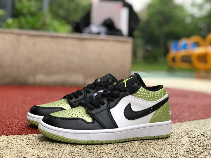 Air Jordan 1 Low Vivid Green Snakeskin Low-Top Sneaker DX4446-301