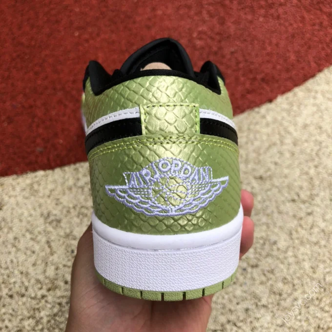 Air Jordan 1 Low Vivid Green Snakeskin Low-Top Sneaker DX4446-301