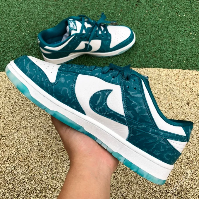 Nike Dunk Low 