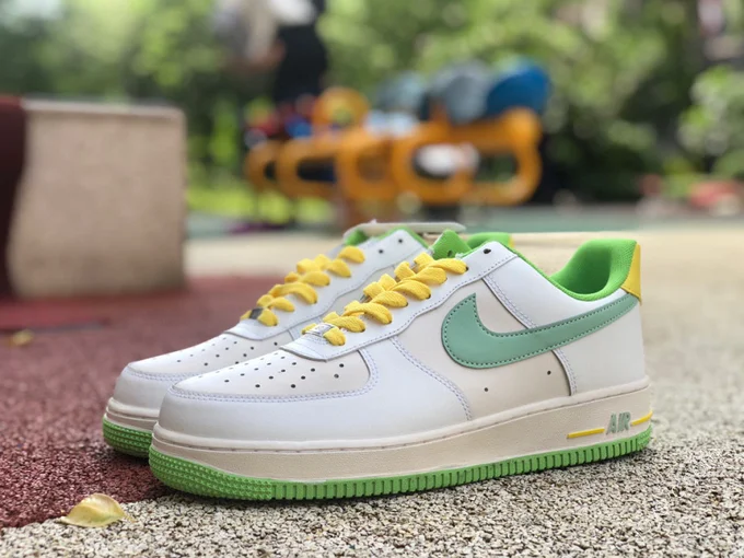 Nike Air Force 1 '07 White/Green Swoosh CW3388-201