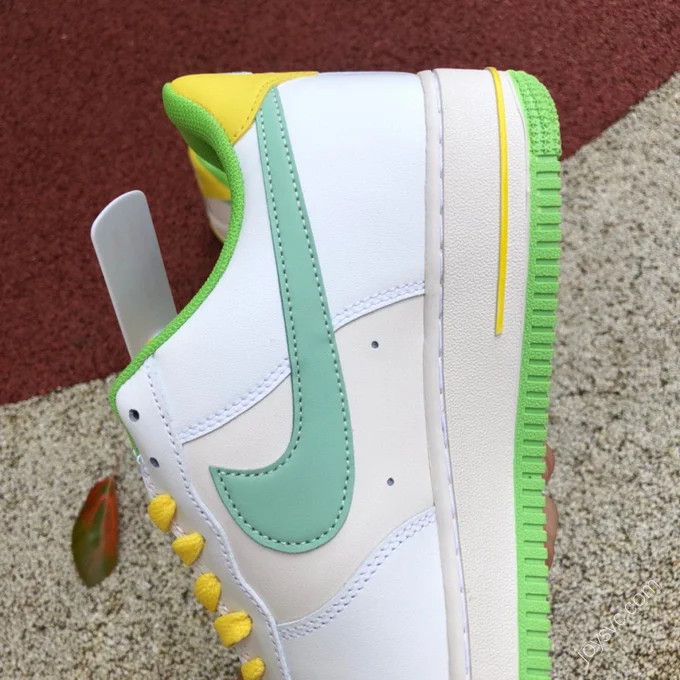 Nike Air Force 1 '07 White/Green Swoosh CW3388-201