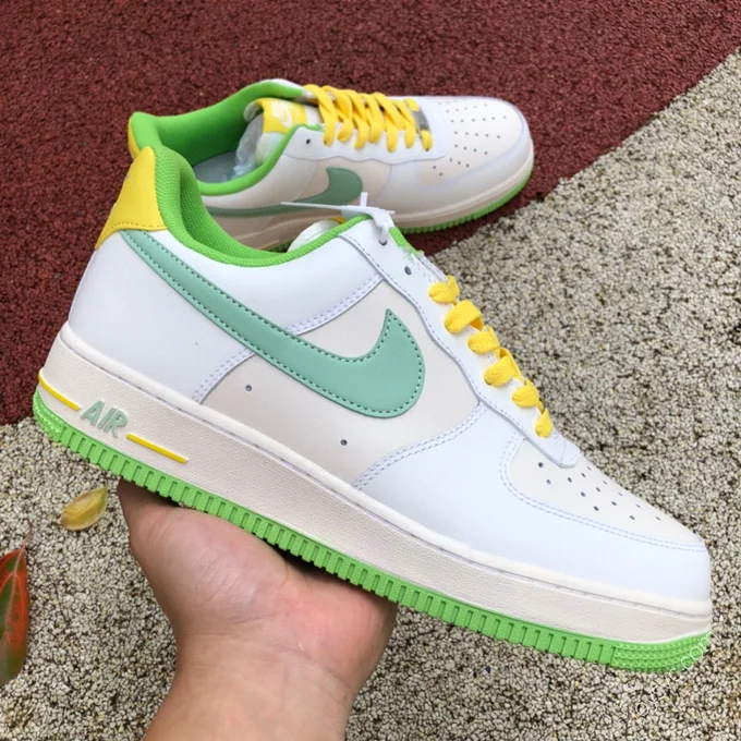 Nike Air Force 1 '07 White/Green Swoosh CW3388-201