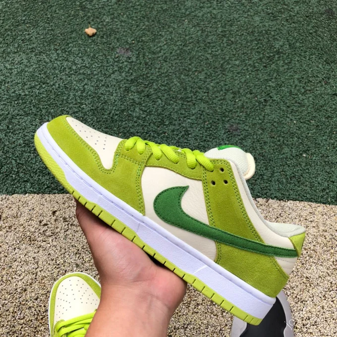 Nike SB Dunk Low 