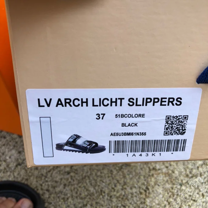 LOUIS VUITTON Slides Black White