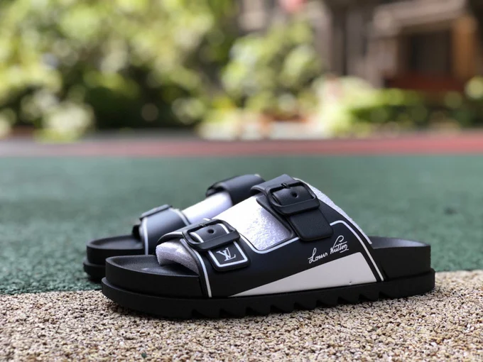 LOUIS VUITTON Slides Black White