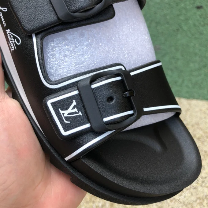 LOUIS VUITTON Slides Black White