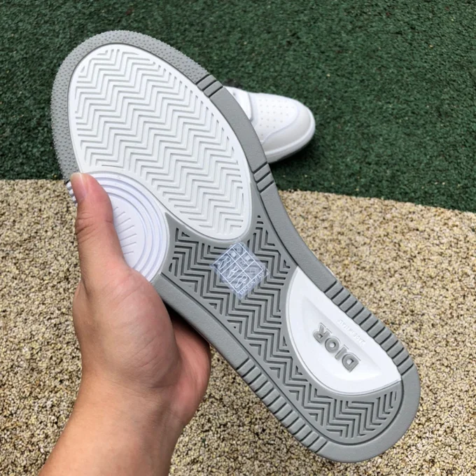 Dior B27 White
