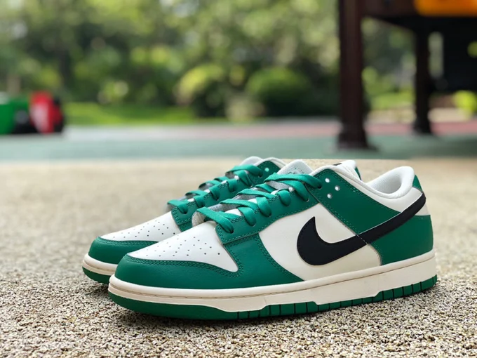 Nike Dunk Low 