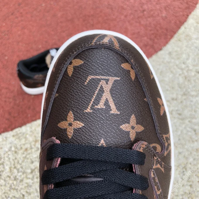 Travis Scott x Nike Air Jordan 1 Low Brown Sneakers DM7866-