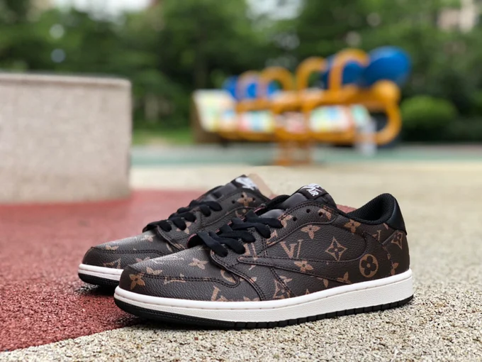 Travis Scott x Nike Air Jordan 1 Low Brown Sneakers DM7866-