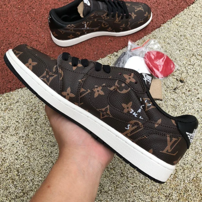 Travis Scott x Nike Air Jordan 1 Low Brown Sneakers DM7866-