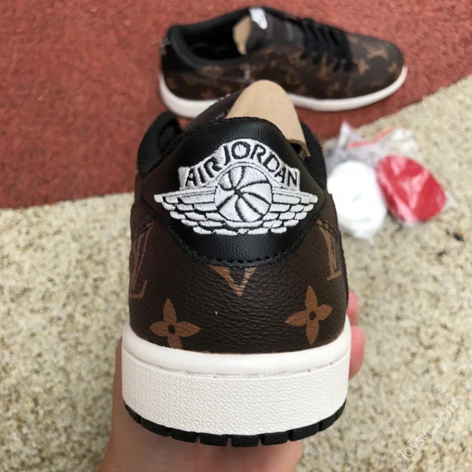 Travis Scott x Nike Air Jordan 1 Low Brown Sneakers DM7866-