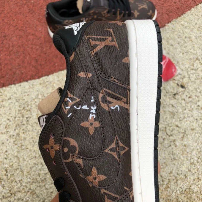 Travis Scott x Nike Air Jordan 1 Low Brown Sneakers DM7866-