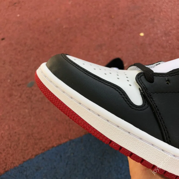 Air Jordan 1 OG Black Toe Classic High-Top Sneaker 555088-575441-125