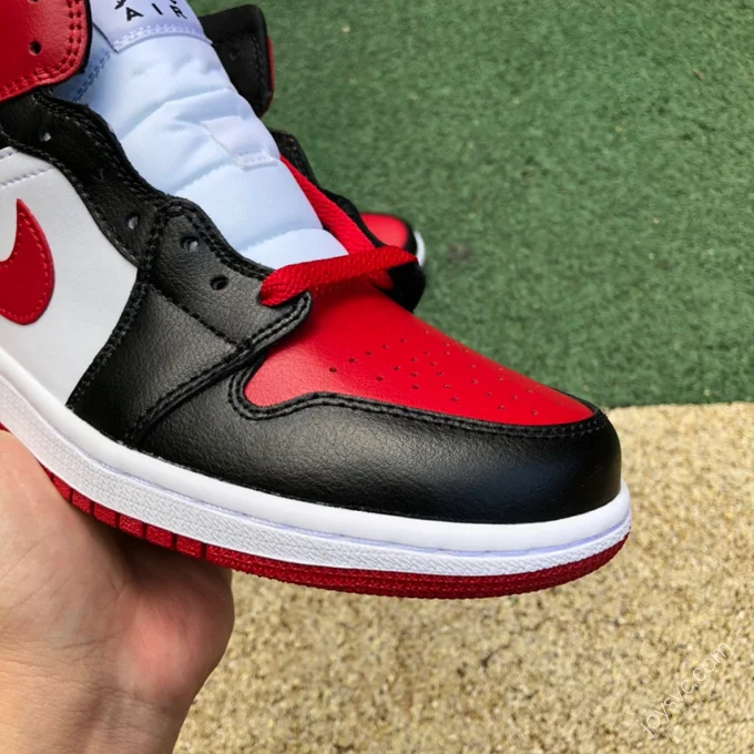 Air Jordan 1 Mid 