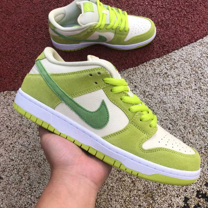 Nike SB Dunk Low 