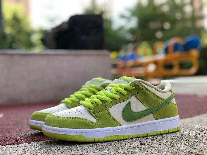 Nike SB Dunk Low 