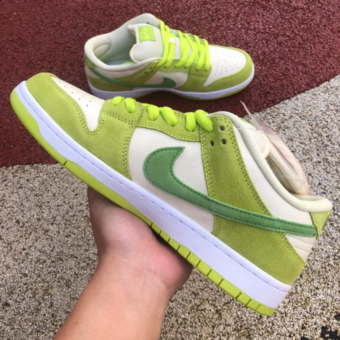 Nike SB Dunk Low 