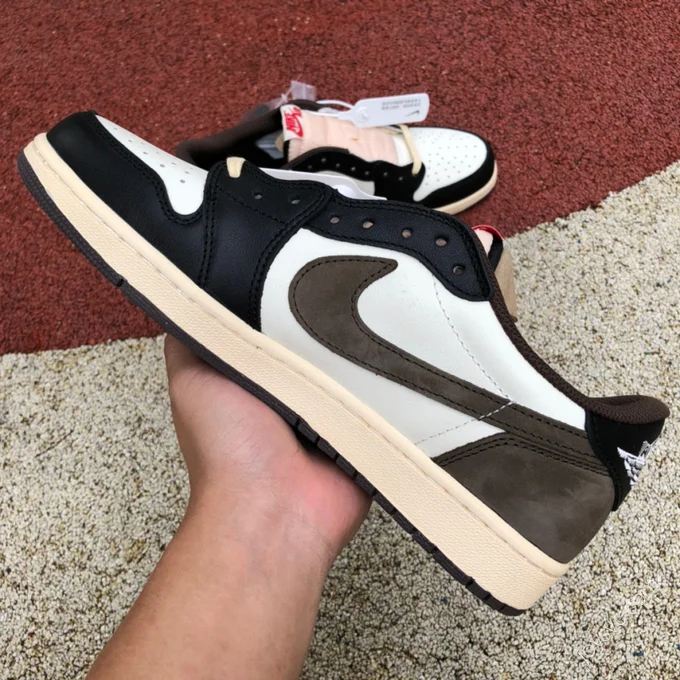 Air Jordan 1 Low Dark Mocha Low-Top Sneaker CQ4277-105