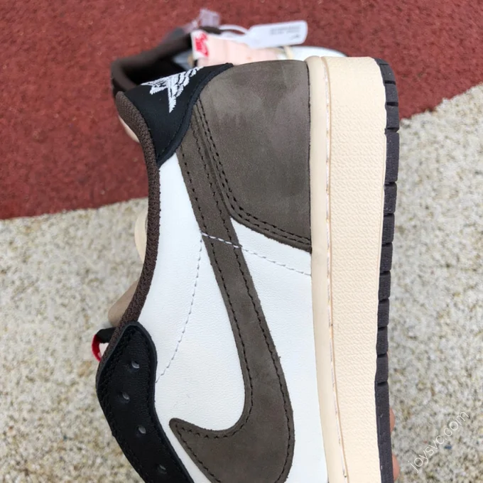 Air Jordan 1 Low Dark Mocha Low-Top Sneaker CQ4277-105