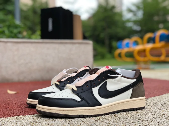 Air Jordan 1 Low Dark Mocha Low-Top Sneaker CQ4277-105