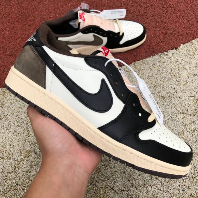 Air Jordan 1 Low Dark Mocha Low-Top Sneaker CQ4277-105