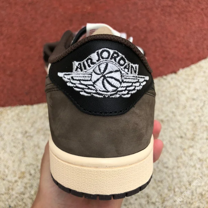 Air Jordan 1 Low Dark Mocha Low-Top Sneaker CQ4277-105