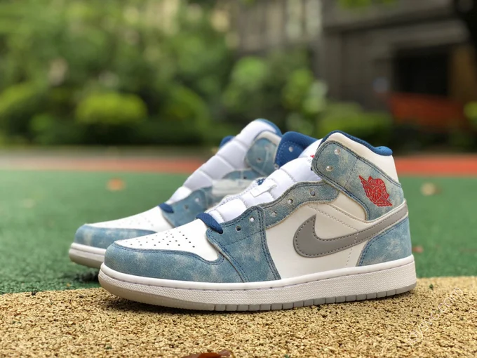 Air Jordan 1 Mid Light Blue Sneakers DN3706-401