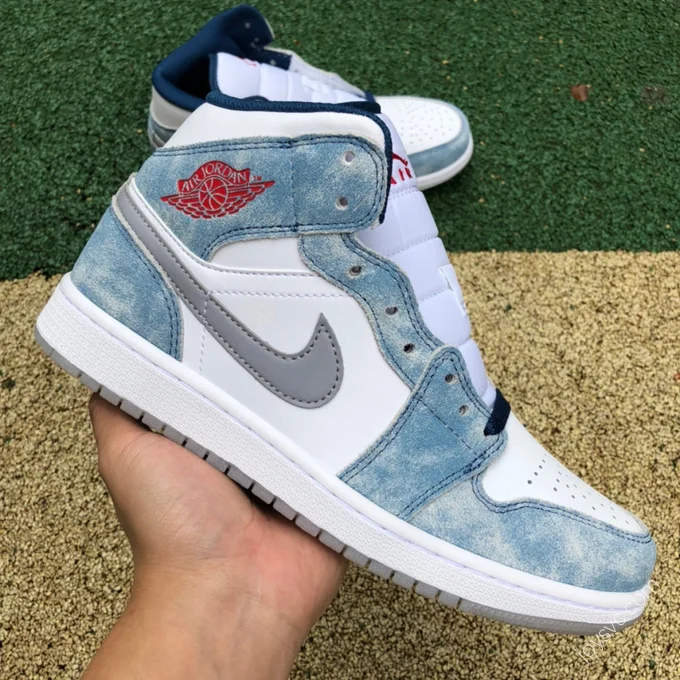 Air Jordan 1 Mid Light Blue Sneakers DN3706-401