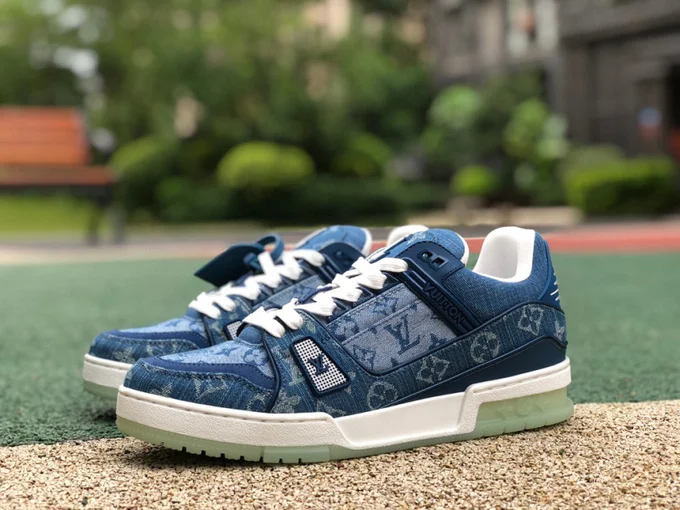 LOUIS VUITTON Trainer Blue