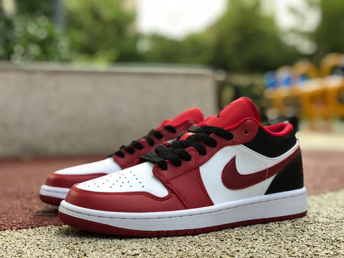 Air Jordan 1 Low 