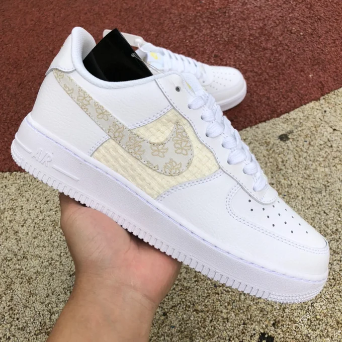 Nike Air Force 1 '07 SE White/Gold Woven DO9458-100