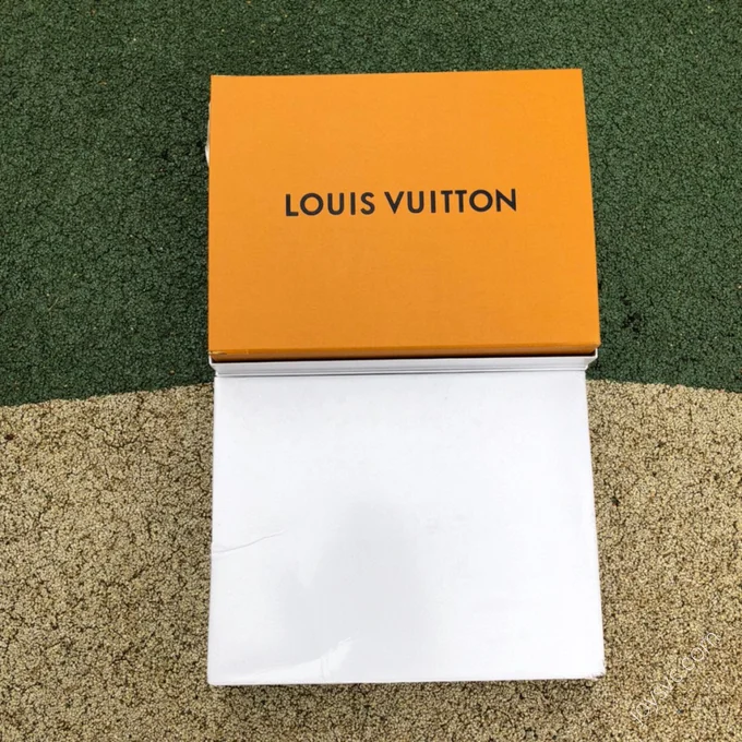 LOUIS VUITTON Trainer White Orange