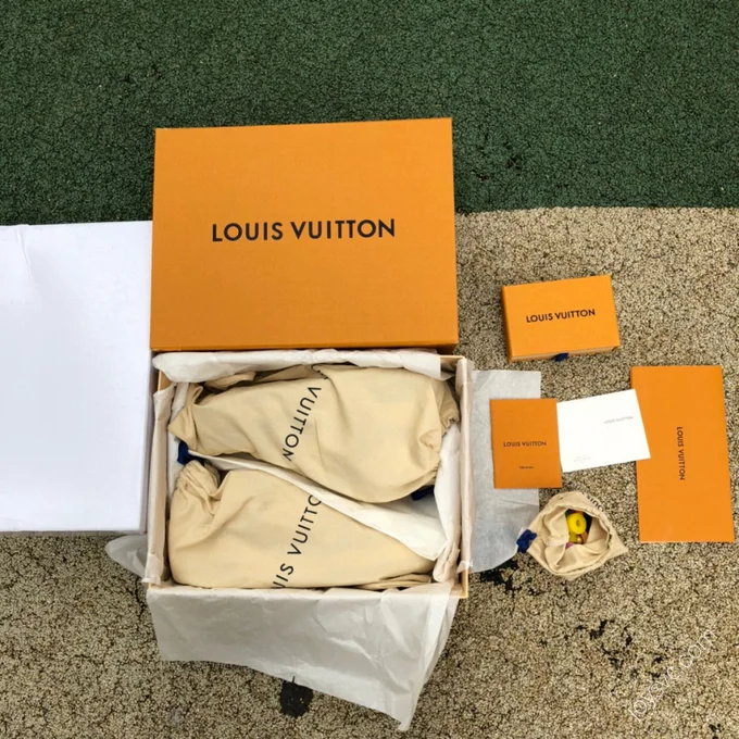 LOUIS VUITTON Trainer White Orange