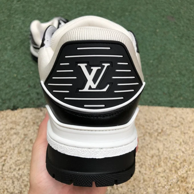 LOUIS VUITTON Trainer Black White